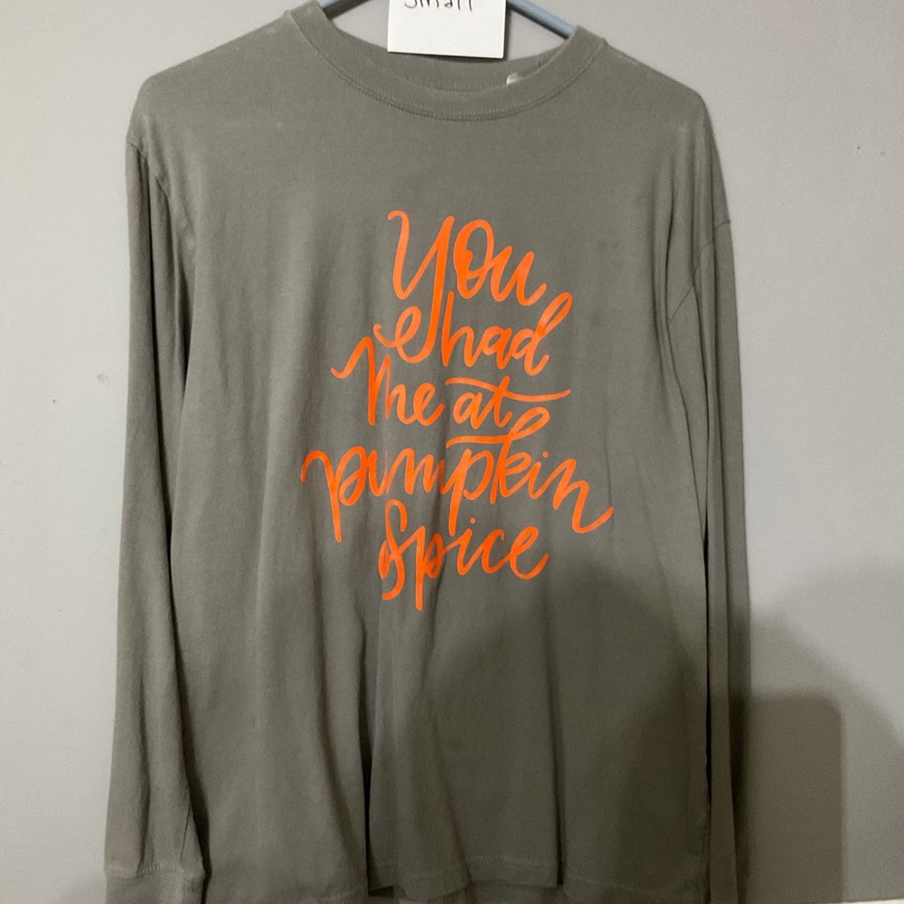 Women’s Gray Long Sleeve Graphic T-Shirt